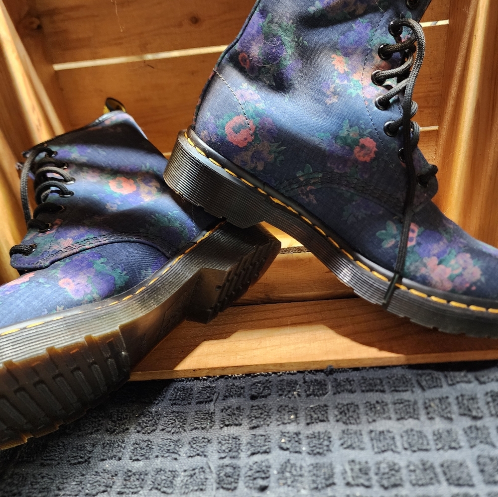 Dr. Marten Doc Castel Vintage Bouquet Floral Blue Denim 8 EyeAnkle Boots US 6